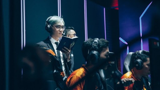 HLV Sergh thừa nhận đội h&igrave;nh Team Flash 