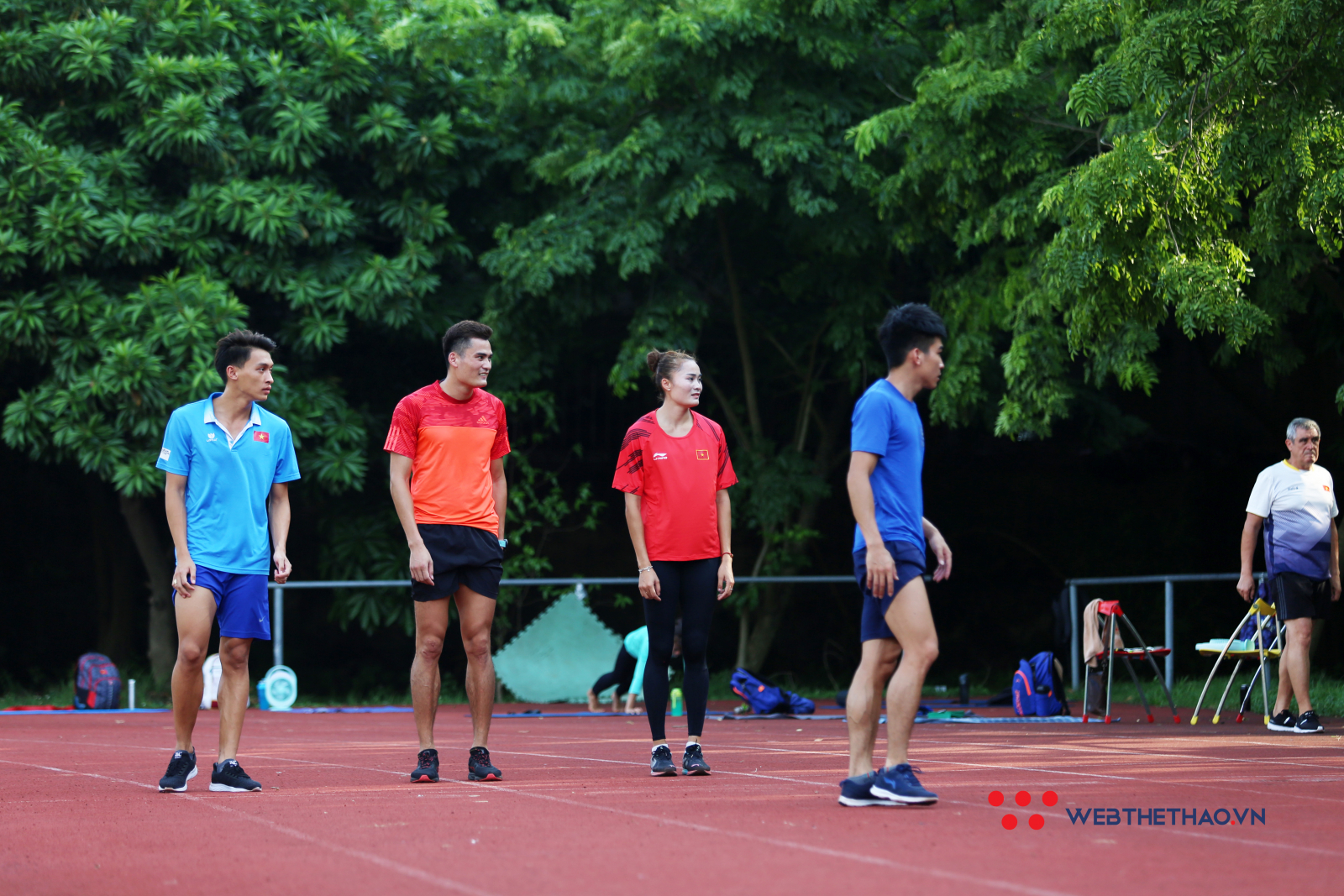 Tuyển thủ điền kinh lại “đóng cửa bảo nhau tập” vì COVID-19