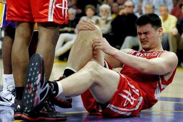 20 ca chấn thương đã quật ngã ý chí của con quái vật Yao Ming như thế nào?