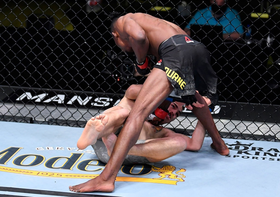 Lính mới UFC hạ gục đối thủ bằng một đấm, kết thúc trận đấu vỏn vẹn 26 giây