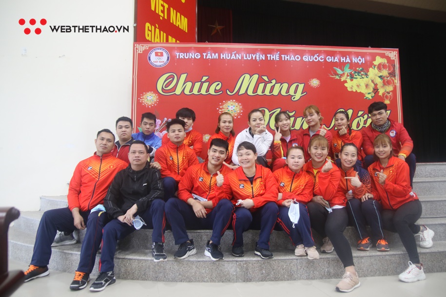 Bữa tất niên ấm cúng xua đi nỗi nhớ nhà của những VĐV “mắc kẹt” ở Hà Nội