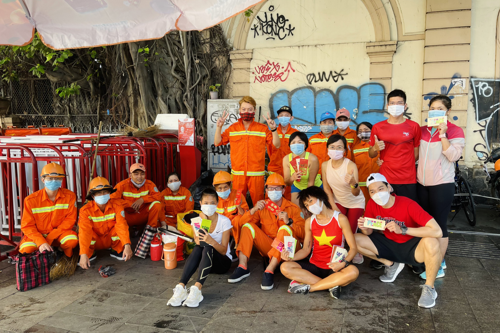 Chạy khai xuân Tân Sửu, tặng 400 bao lì xì cho “những mảnh đời đặc biệt”