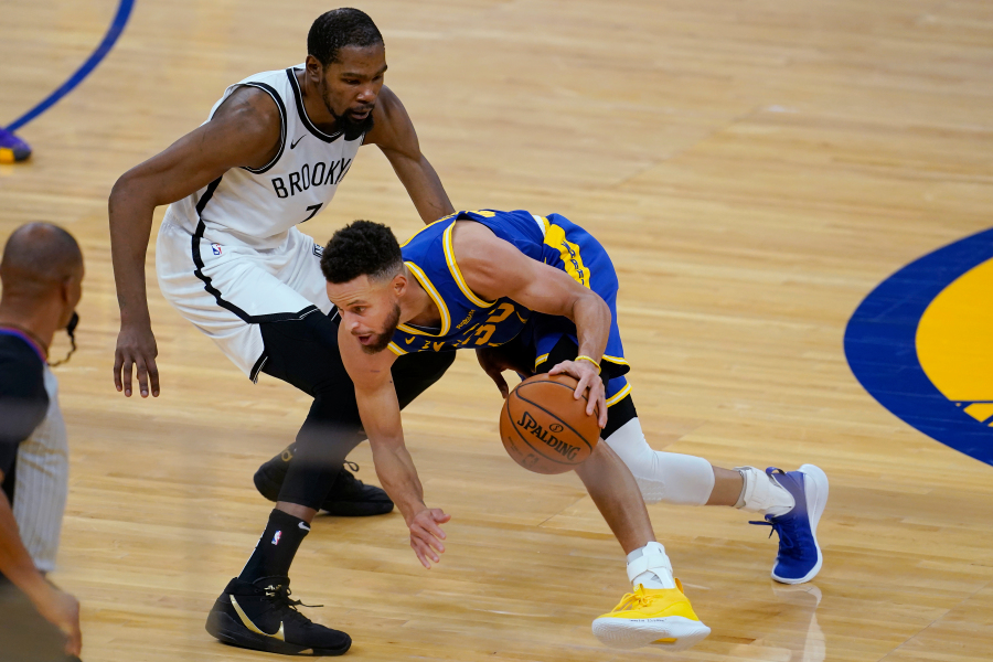 Video: Phản ứng đau lòng của Klay Thompson khi chứng kiến KD đánh bại GSW
