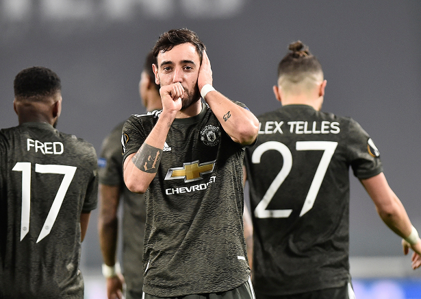 Fernandes c&oacute; th&agrave;nh t&iacute;ch s&aacute;nh ngang Messi kể từ khi ra mắt MU