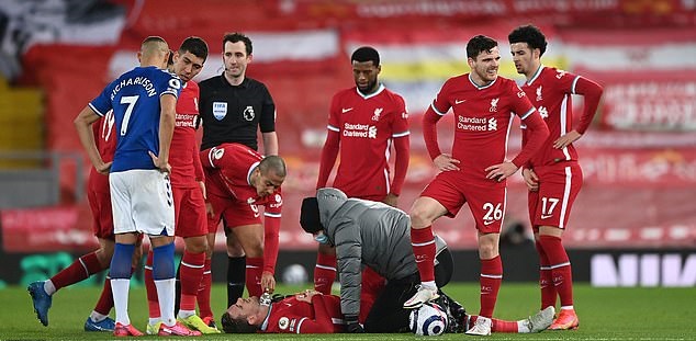 Liverpool khốn đốn khi phải dùng 19 cặp trung vệ ở mùa này Liverpool khốn đốn khi phải dùng 19 cặp trung vệ ở mùa này
