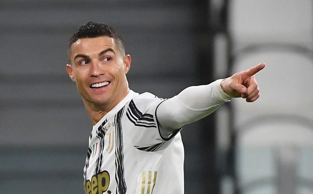 Ronaldo chuẩn bị san bằng cột mốc ghi bàn của Ibrahimovic