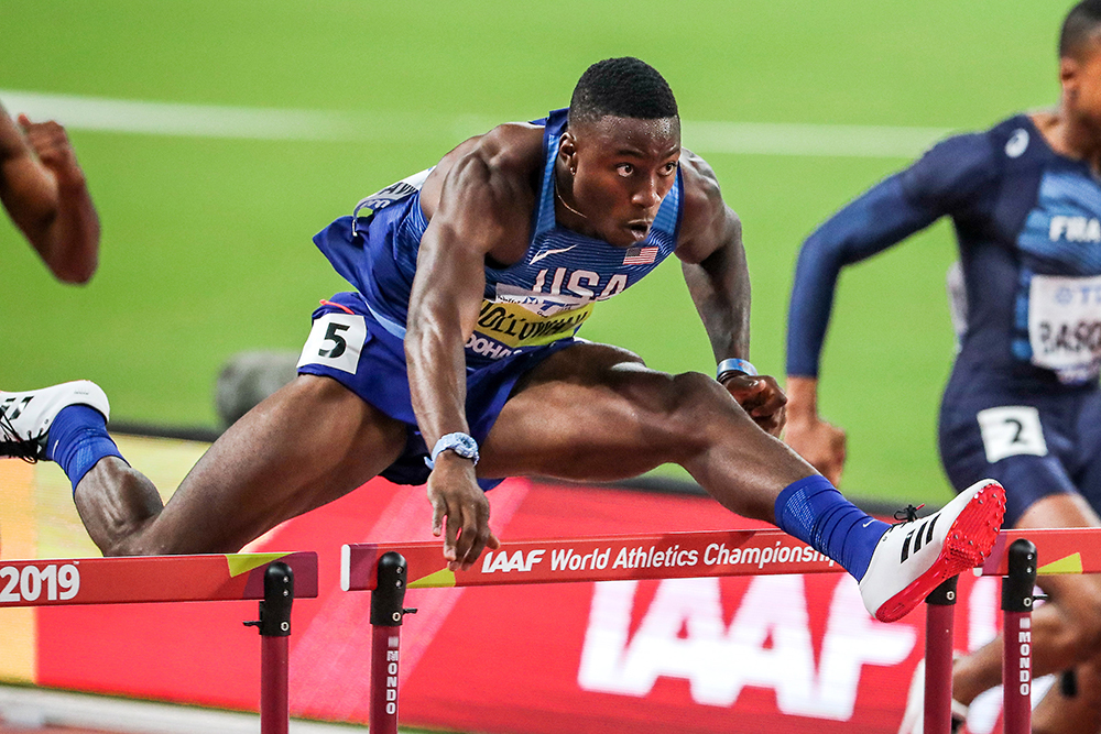 Chàng trai Mỹ Grant Holloway phá kỷ lục thế giới chạy 60m rào tồn tại 27 năm
