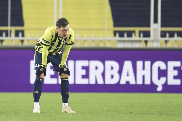 Ozil tiếp tục khốn khổ ở đội bóng mới dù đã rời Arsenal