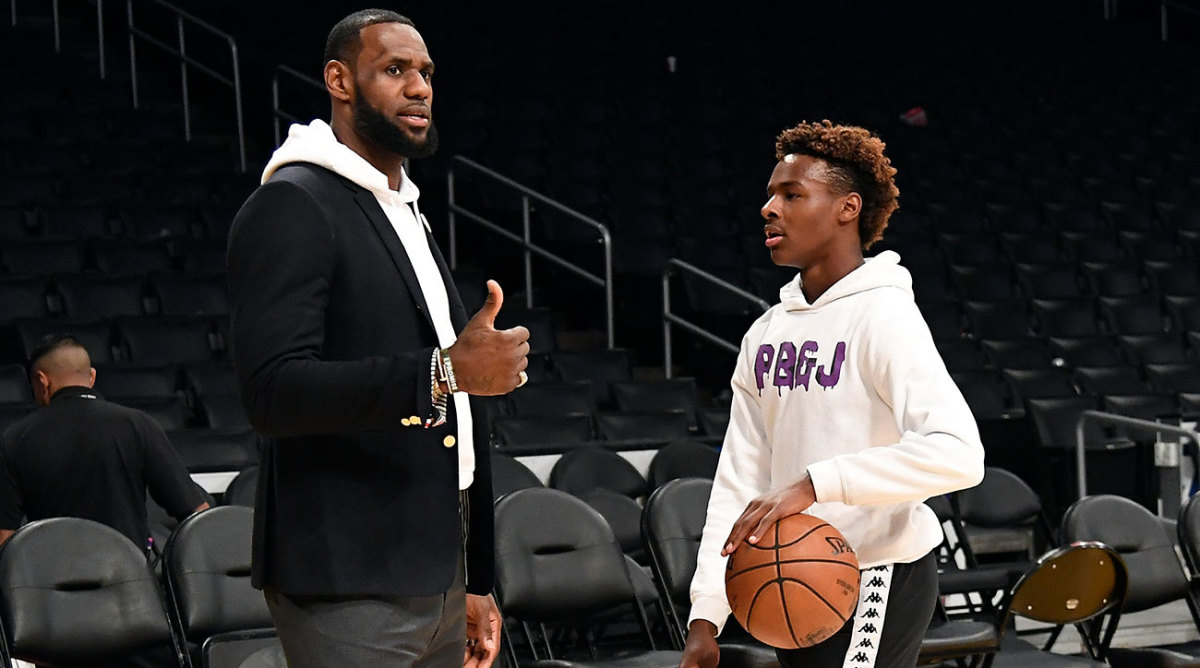 LeBron James nhận tin dữ khi cậu cả Bronny dính chấn thương nặng LeBron James nhận tin dữ khi cậu cả Bronny dính chấn thương nặng