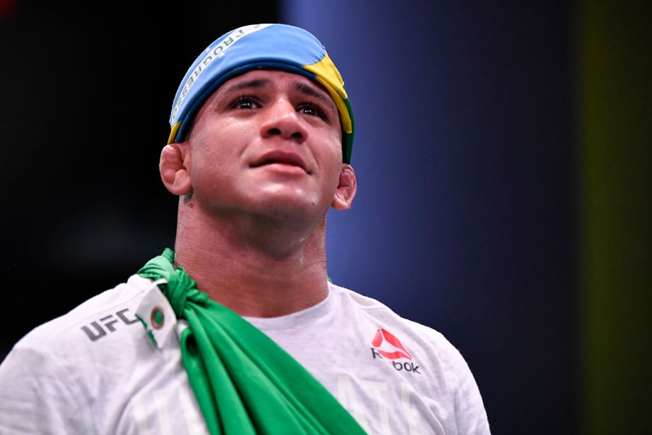 Gilbert Burns: “Tôi đã trông chờ vào một giọng nói từ góc đài”