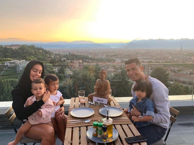 Hai điều mà bạn gái Georgina cấm Cristiano Ronaldo làm ở nhà