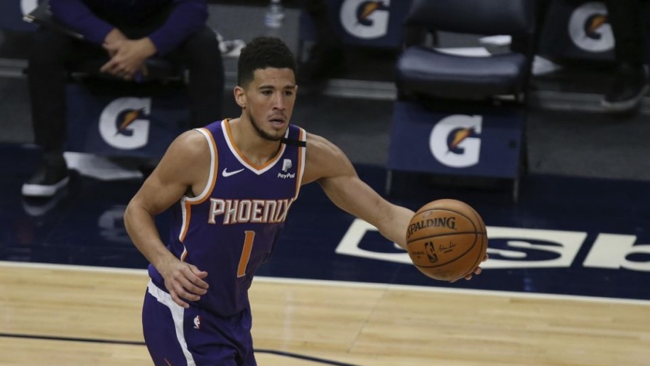 Devin Booker bị đuổi, LA Lakers vẫn để thua Phoenix Suns