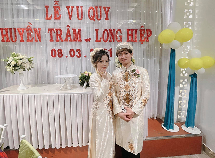 Celebrity và bạn gái Emmy báo tin hỷ, SBTC sắp có thêm "Bùa lợi vợ" thứ 2