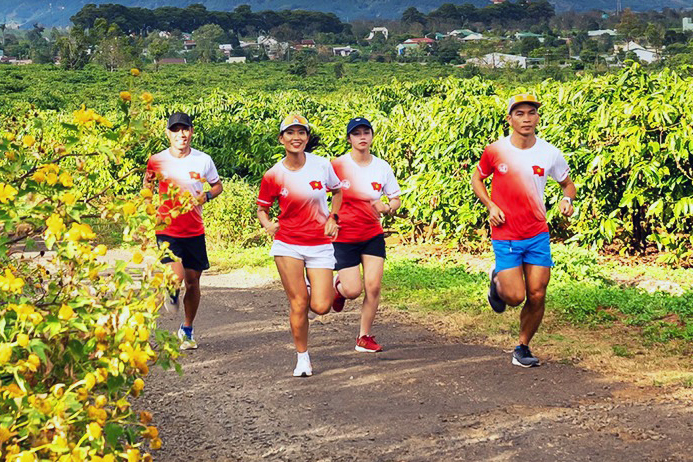 Tiền Phong Marathon 2021 “hút” hơn 4500 VĐV chạy giữa đại ngàn Gia Lai