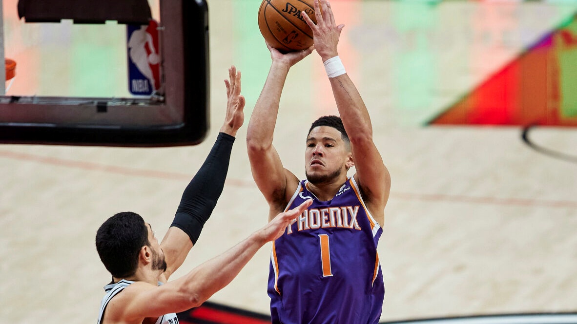 Ngồi nhà dịp All-Star, Devin Booker trở lại với màn đốt rổ Portland