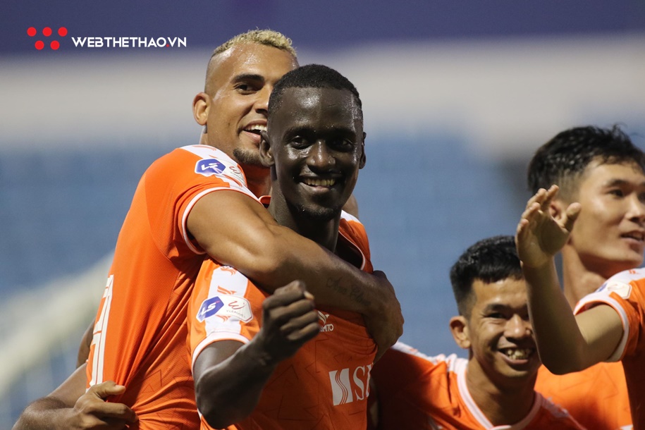 Ba trận đều thắng 1-0, HLV Huỳnh Đức chê hàng công SHB Đà Nẵng