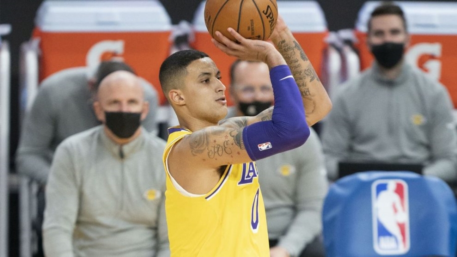 Kyle Kuzma ném phạt lỗi kỹ thuật air ball, đổ thừa cho ... động đất