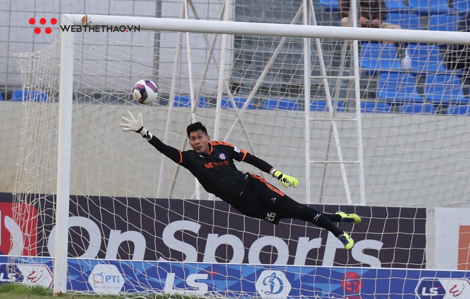 Đặng Văn Lâm chưa tái xuất, V.League tràn ngập thủ môn giỏi