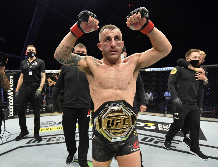 Alexander Volkanovski rút lui khỏi UFC 260 vì dương tính Covid-19
