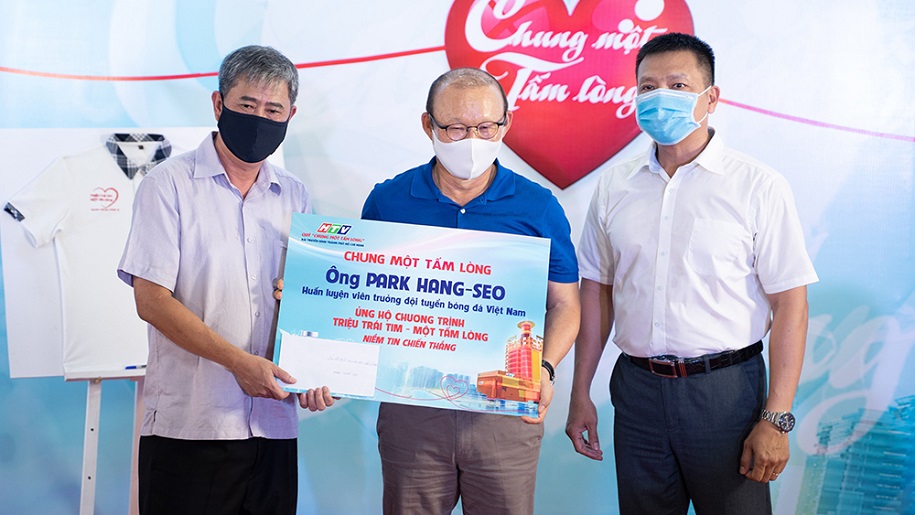 HLV Park Hang Seo hưởng ứng cùng chiến dịch “Chung một tấm lòng”