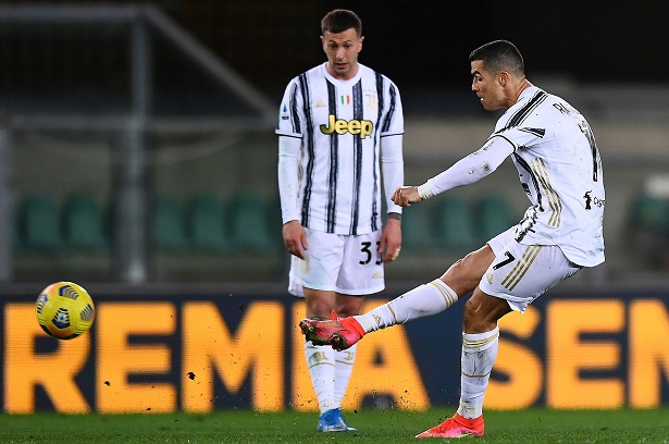 Cristiano Ronaldo đá phạt tại Juventus tệ như thế nào? Cristiano Ronaldo đá phạt tại Juventus tệ như thế nào?