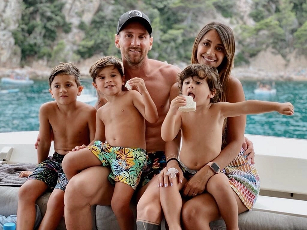 Messi tiêu khoản lương 138 triệu euro một năm như thế nào?