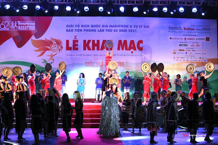 Lễ hội cồng chiêng Tây Nguyên khai màn Tiền Phong Marathon 2021 ở Gia Lai