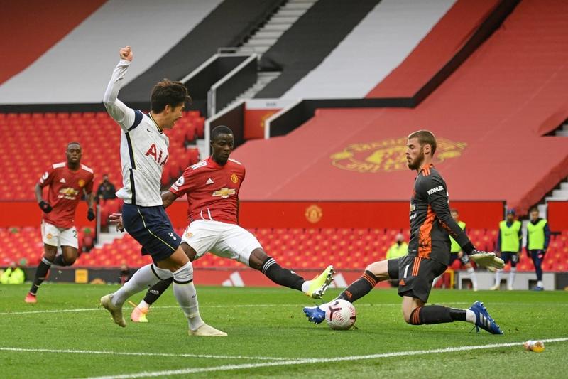 Cựu thủ môn MU khuyên De Gea nên ra đi vào cuối mùa