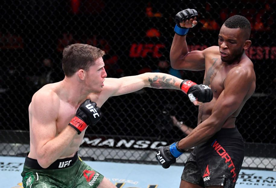 Tân binh UFC cứu vãn sự nghiệp bằng cú knockout chỉ 46 giây