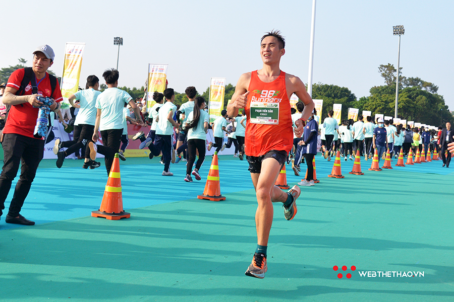 Chàng trai “3 bạc SEA Games” Phạm Tiến Sản lần đầu chinh phục 42km ở Gia Lai