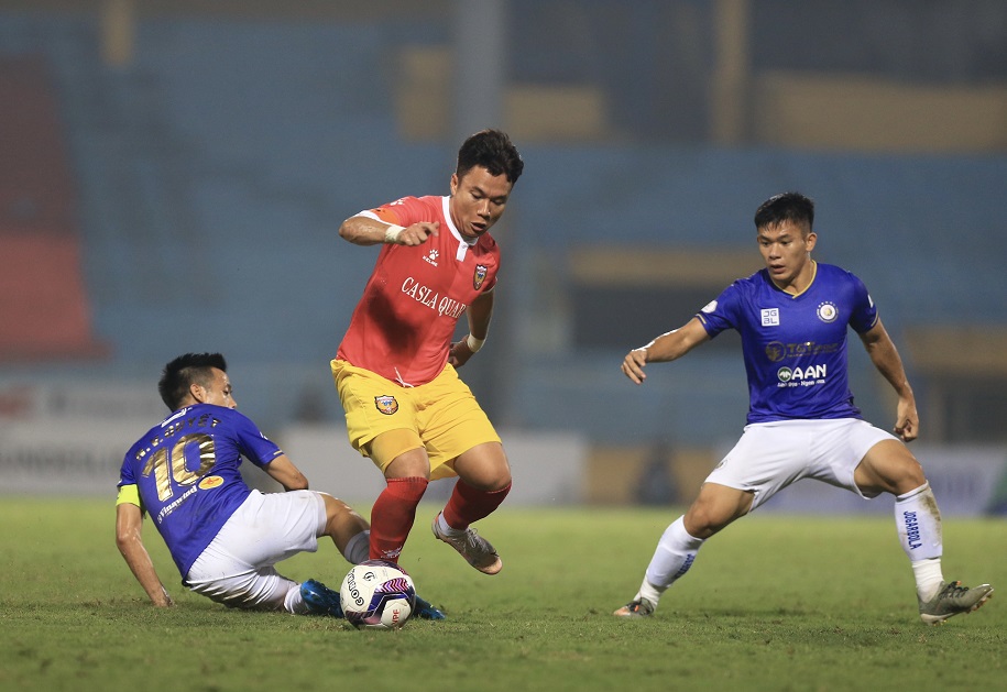 Bị Hồng Lĩnh Hà Tĩnh cầm chân, Hà Nội FC kém HAGL 3 điểm