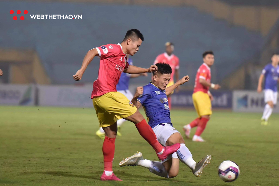 Đánh rơi chiến thắng trước Hà Nội, HLV Phạm Minh Đức trách móc học trò