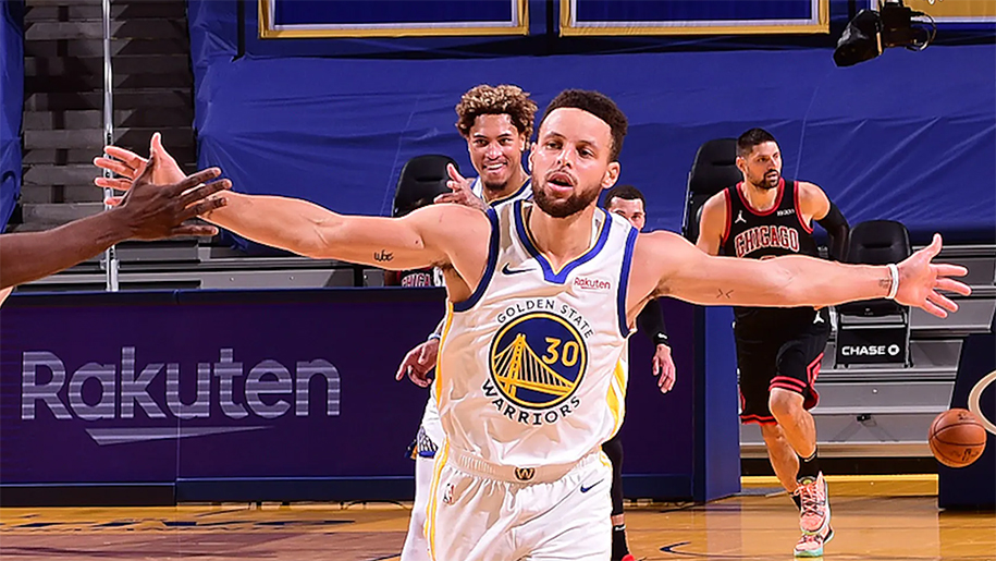Stephen Curry tái xuất, lập tức toả sáng giúp Warriors ngắt chuỗi thất bại