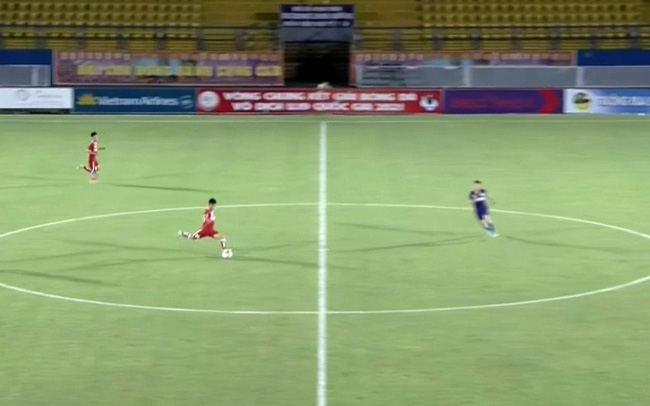 Cầu thủ U19 PVF ghi bàn từ giữa sân, tái hiện siêu phẩm Beckham Cầu thủ U19 PVF ghi bàn từ giữa sân, tái hiện siêu phẩm Beckham