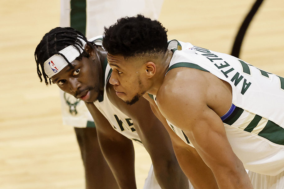 Milwaukee Bucks "bạo chi" trói chân Jrue Holiday, chốt big-3 xoay quanh Giannis Antetokounmpo