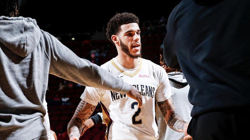 Lonzo Ball tái xuất cực mạnh sau chấn thương, ném 3 điểm "cháy rổ" Houston Rockets