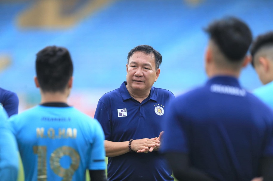Trước vòng 8 V.League 2021: Thử thách lớn với Kiatisuk và Hoàng Văn Phúc