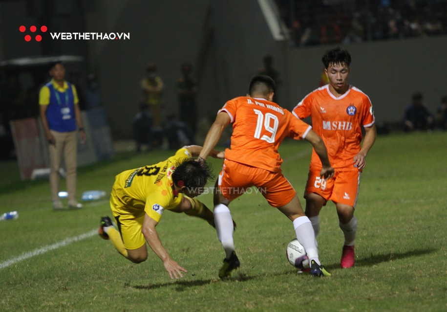 CĐV HAGL kêu gọi “giữ đôi chân tuyển thủ Việt Nam”