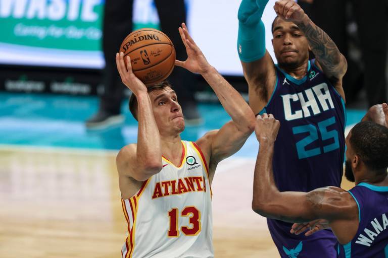 Bogdanovic ném 3 điểm khét lẹt, Hawks lội ngược dòng trước Hornets