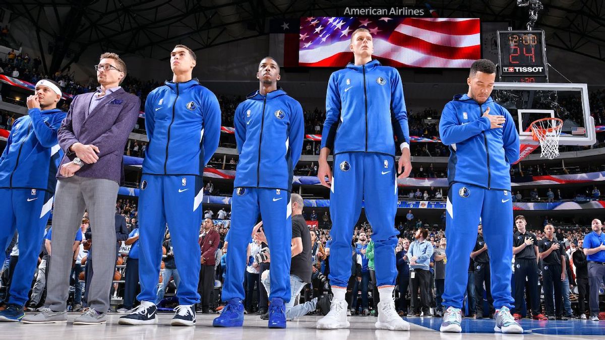 Dallas Mavericks liên tục trốn hát quốc ca, Thượng viện Texas vào cuộc!