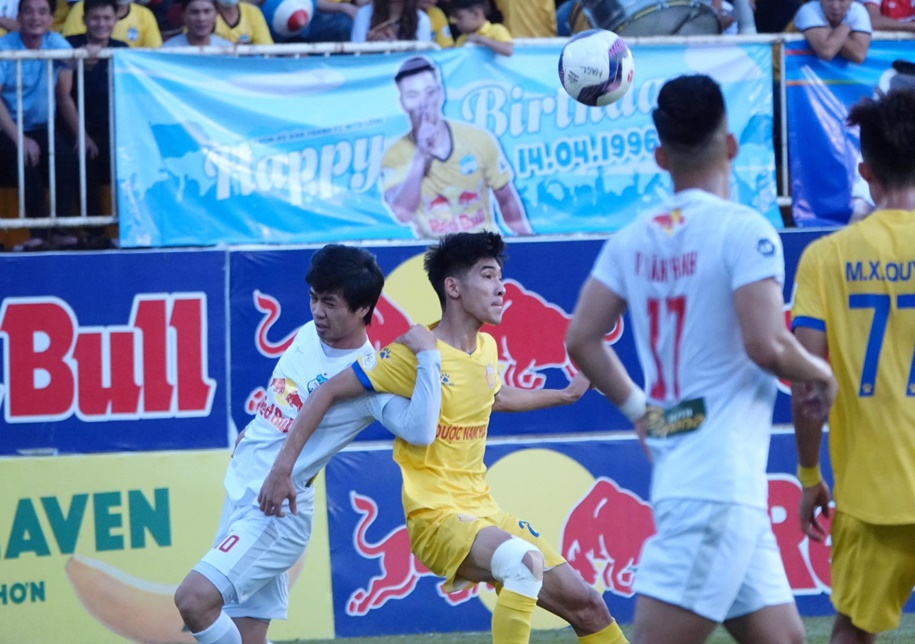 Video: Siêu phẩm của Nam Định khiến HAGL mất cơ hội lập kỷ lục ở V.League