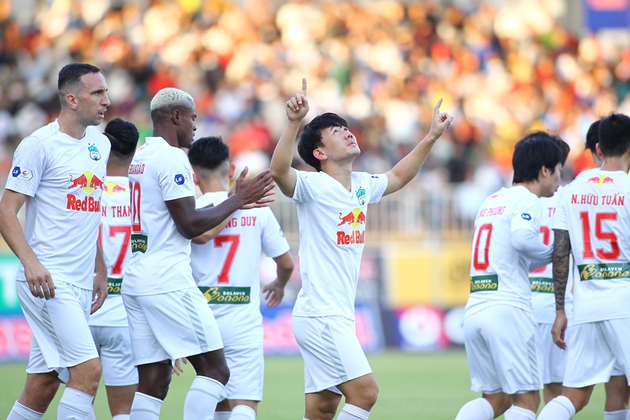 Bảng x&ecirc;́p hạng V.League 2021 sau 9 vòng mới nh&acirc;́t