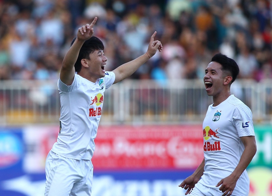 Những quả penalty vòng 9: “Đá bay” ghế HLV, HAGL thắng điên rồ