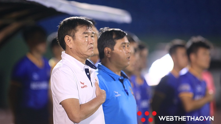 Ghế HLV liên tục đổi chủ: V.League quá khắc nghiệt!