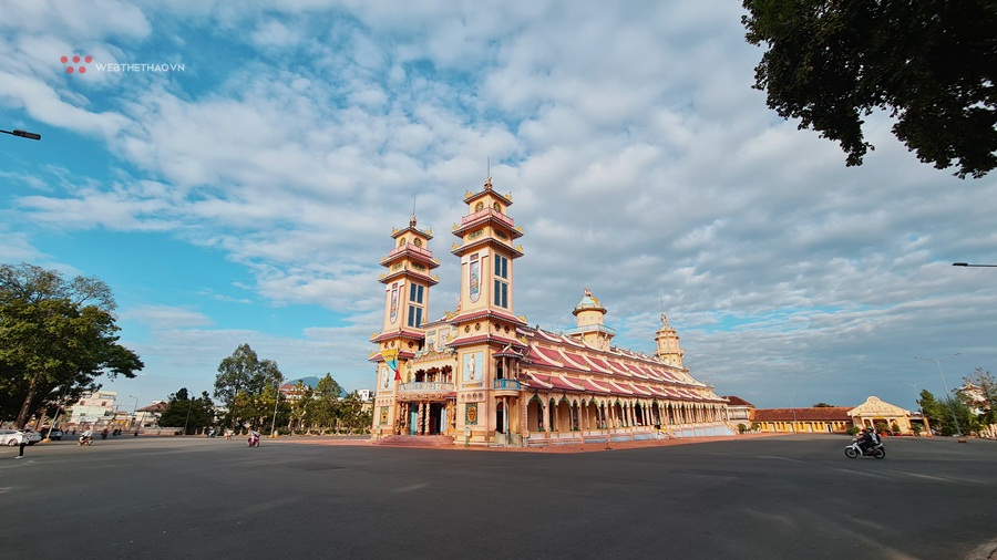 Trải nghiệm trọn vẹn khuôn viên Tòa Thánh Tây Ninh khi chạy BaDen Mountain Marathon