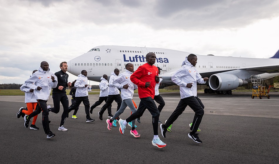 “Vua marathon” Eliud Kipchoge trở lại đường đua sau thảm bại ở London Marathon