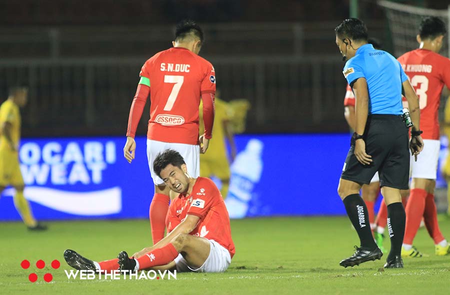 Tấm thẻ đỏ của Lee Nguyễn và trận đấu điên rồ ở Thiên Trường