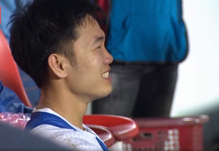Video: Xuân Trường khóc nức nở sau khi cùng HAGL đánh bại Hà Nội FC
