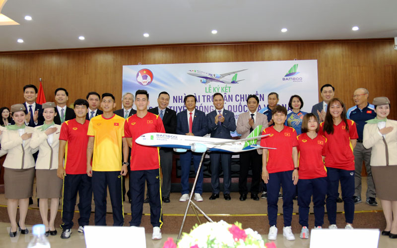 ĐT Việt Nam bay thẳng sang UAE bằng chuyên cơ