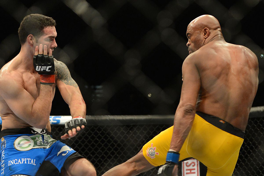 Anderson Silva gửi lời an ủi cảm động tới Chris Weidman sau chấn thương kinh hoàng